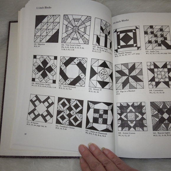 BOOK 500 Full Size Patchwork Patterns by Maggie Malone, hard cover - Picture 10 of 11